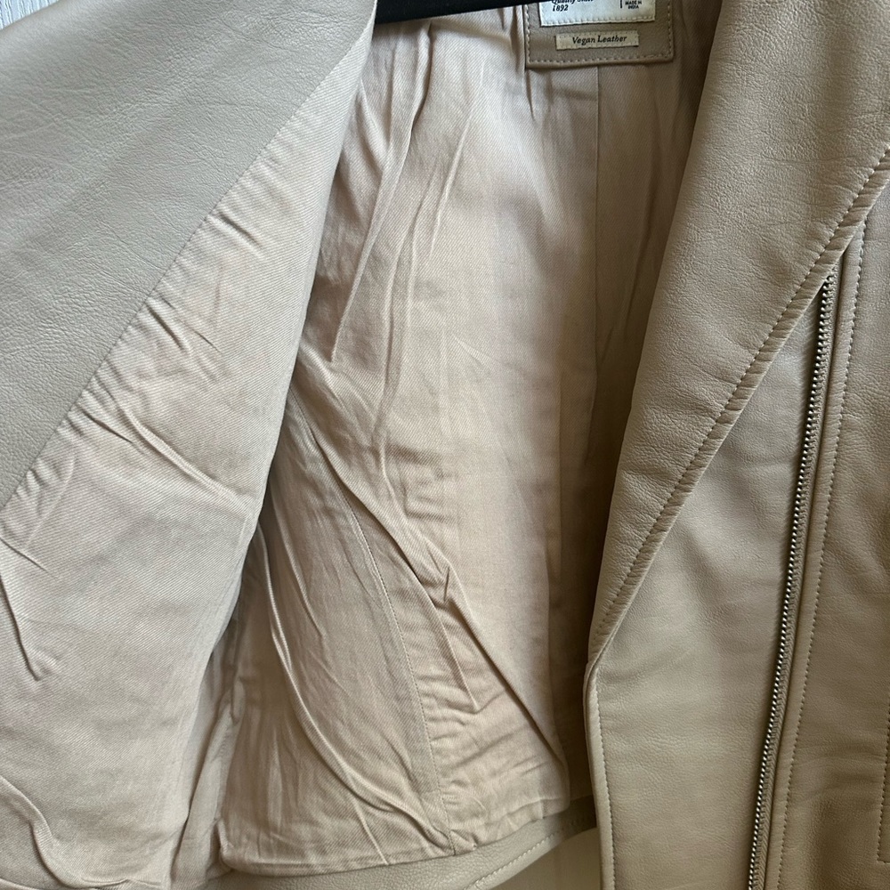 Jacket - Picture 3 of 4